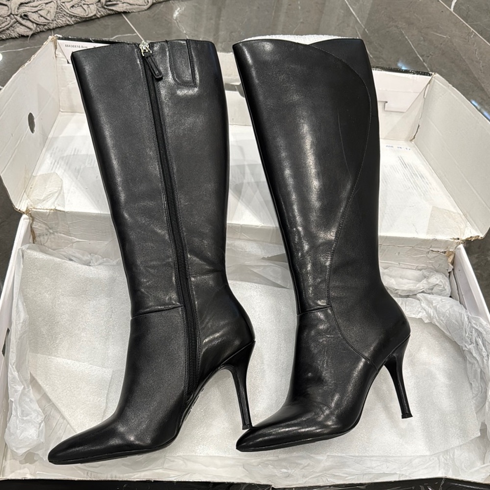 Elegant Black Leather Knee-High Boots
